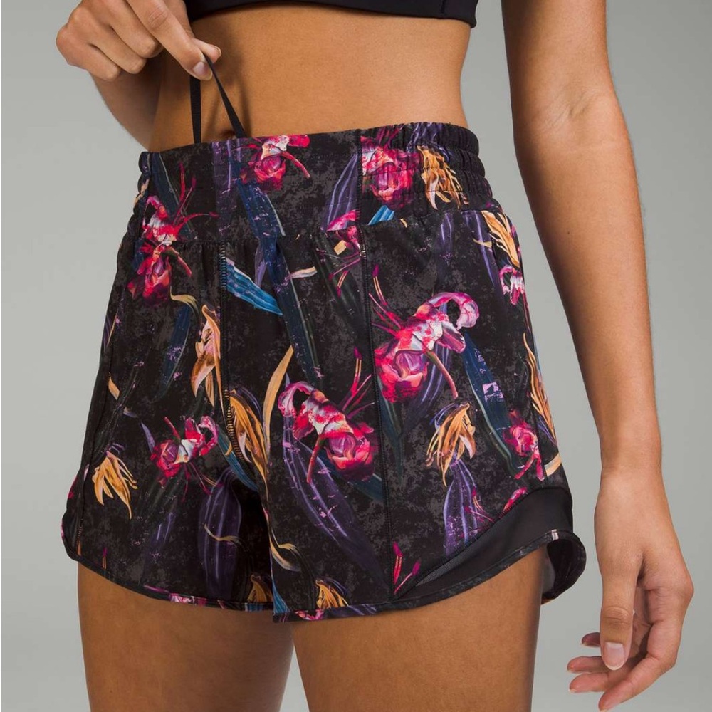 Lululemon Hotty Hot High-Rise Lined Short 4"